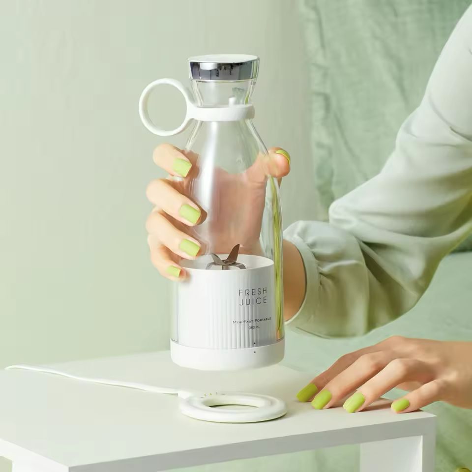 Portable Rechargeable juicer blender wireless mixer fresh juice 350ml With charger - Classy Pk