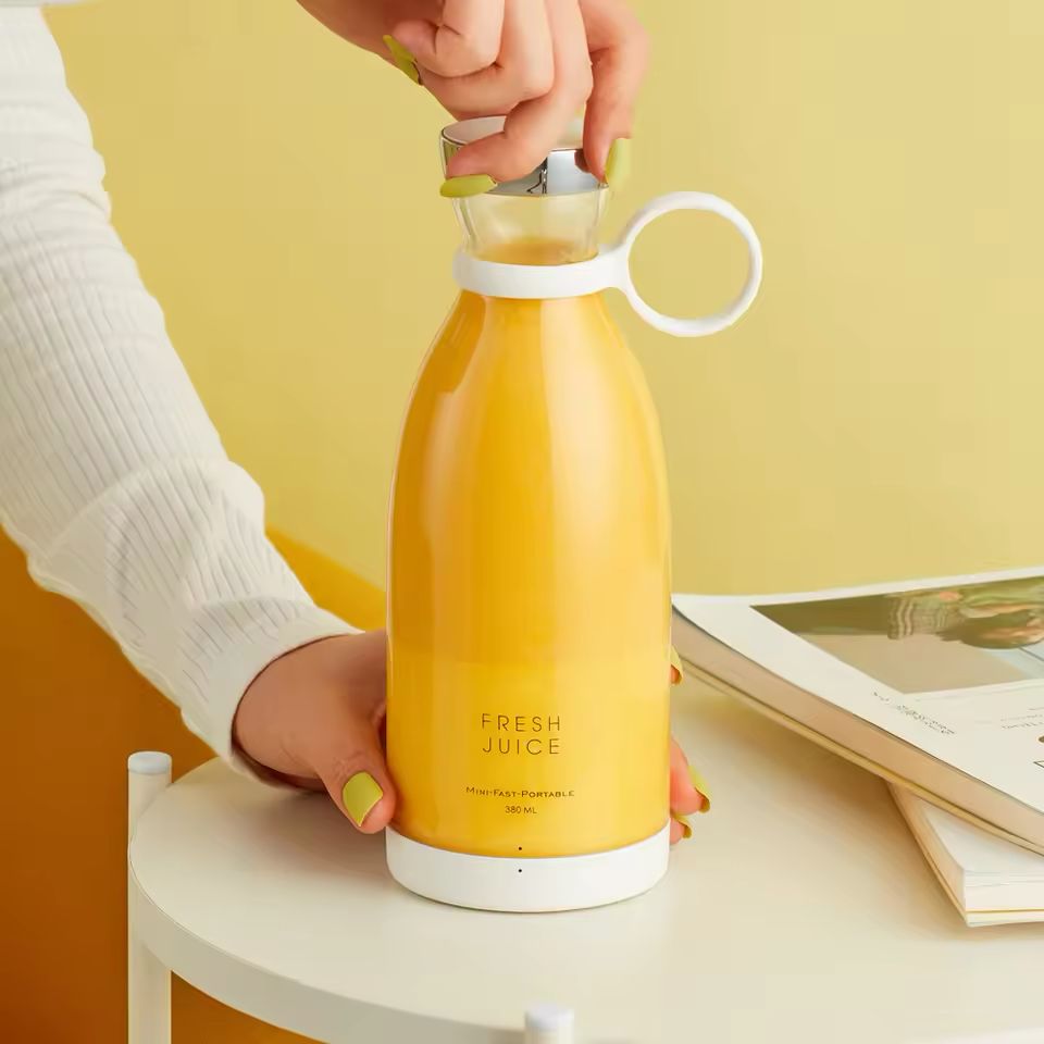 Portable Rechargeable juicer blender wireless mixer fresh juice 350ml With charger - Classy Pk